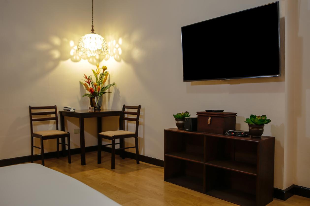 Victoria'S Haven Bed & Breakfast Dumaguete City Bagian luar foto